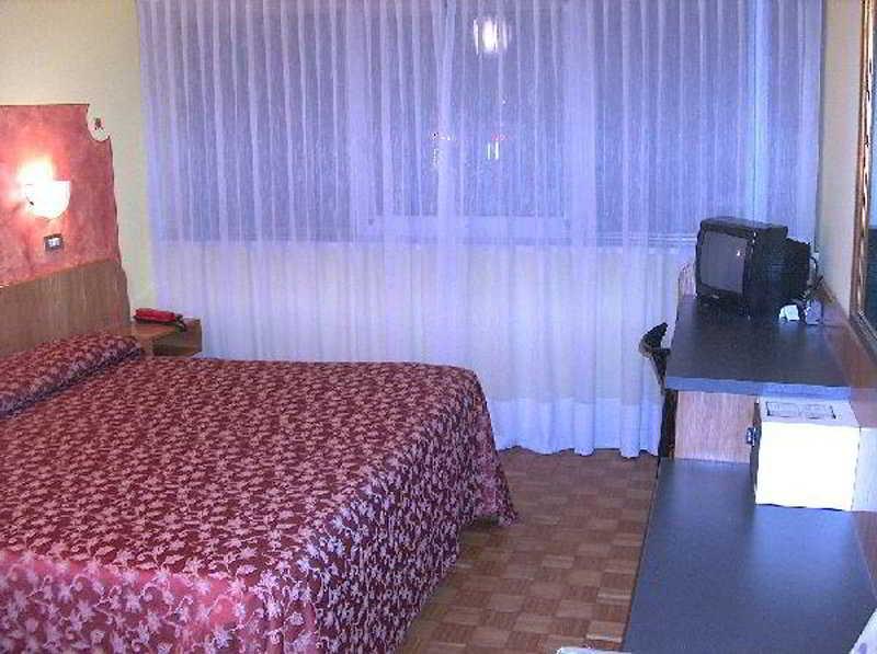 Ai Ronchi Motor Hotel Бреша Стая снимка