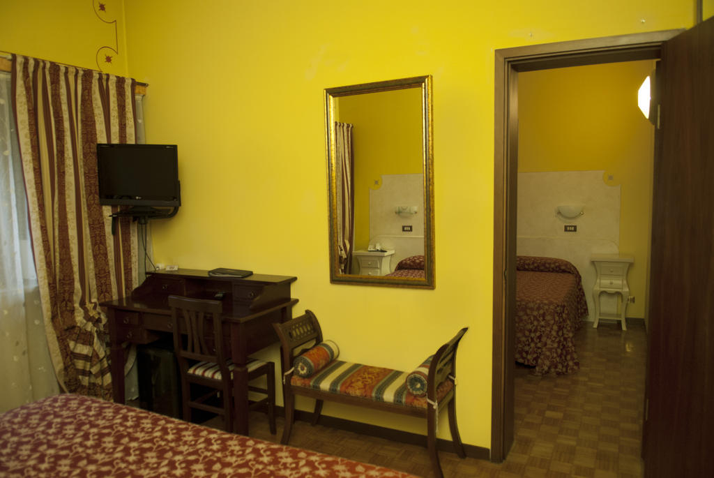 Ai Ronchi Motor Hotel Бреша Стая снимка